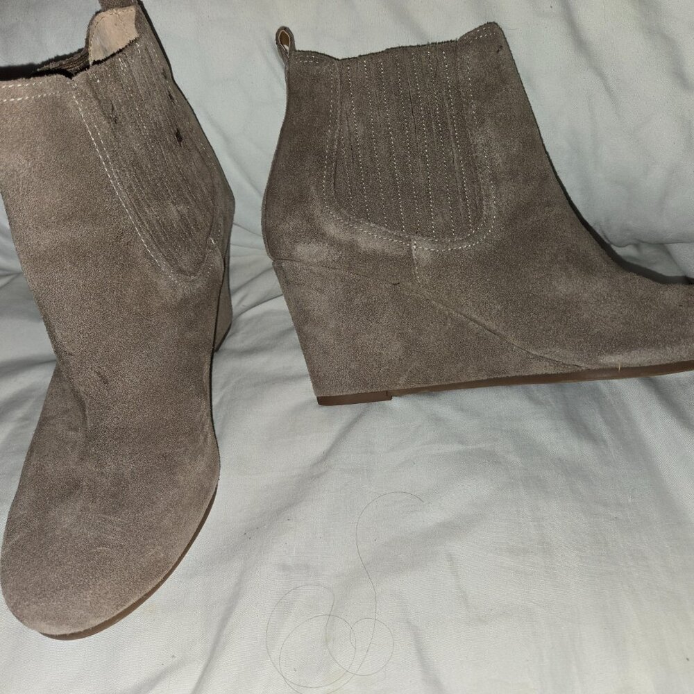 Wedge - Picture 2 of 7